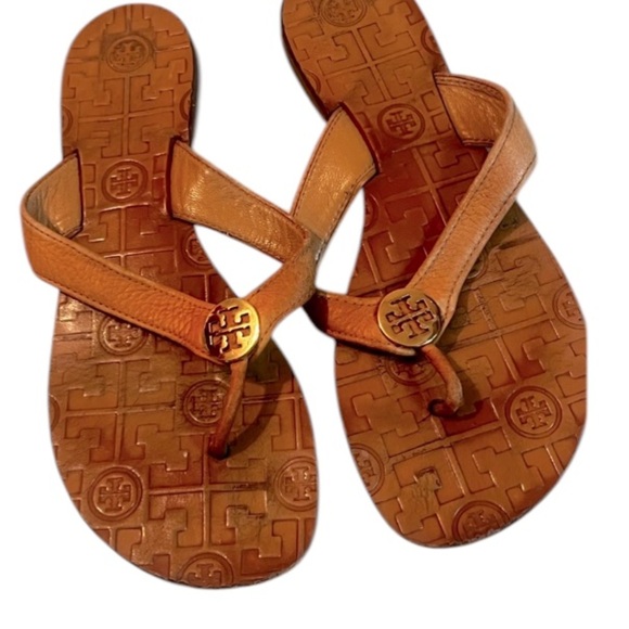 Tory Burch Tan Patent THORA Gold Logo Flip Flop Sandal US 7 M - Picture 8 of 9